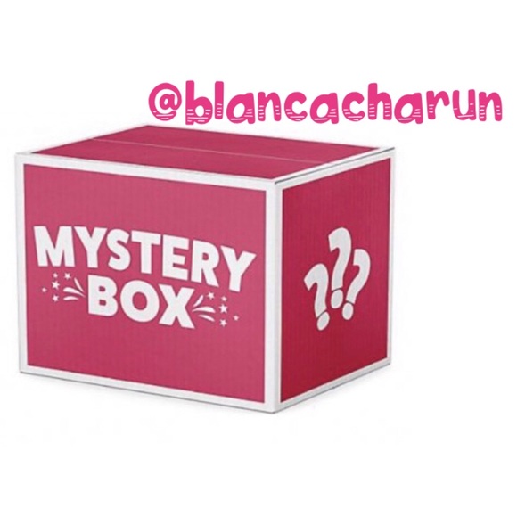 8 items ❤️ RESELLER MYSTERY BOX